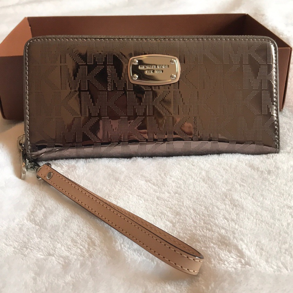 NWT! Michael Kors Wallet/Wristlet Clutch